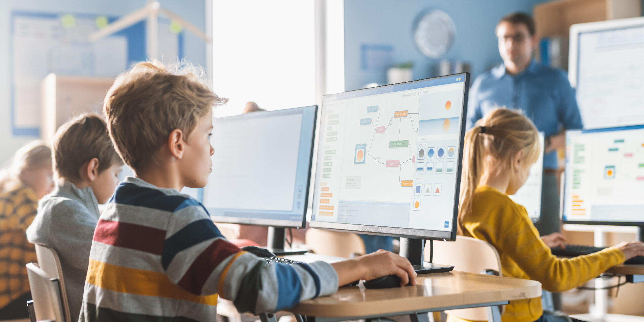 shutterstock_1787093735 (2) Prestigious-coding-手指沙龙-for-kids